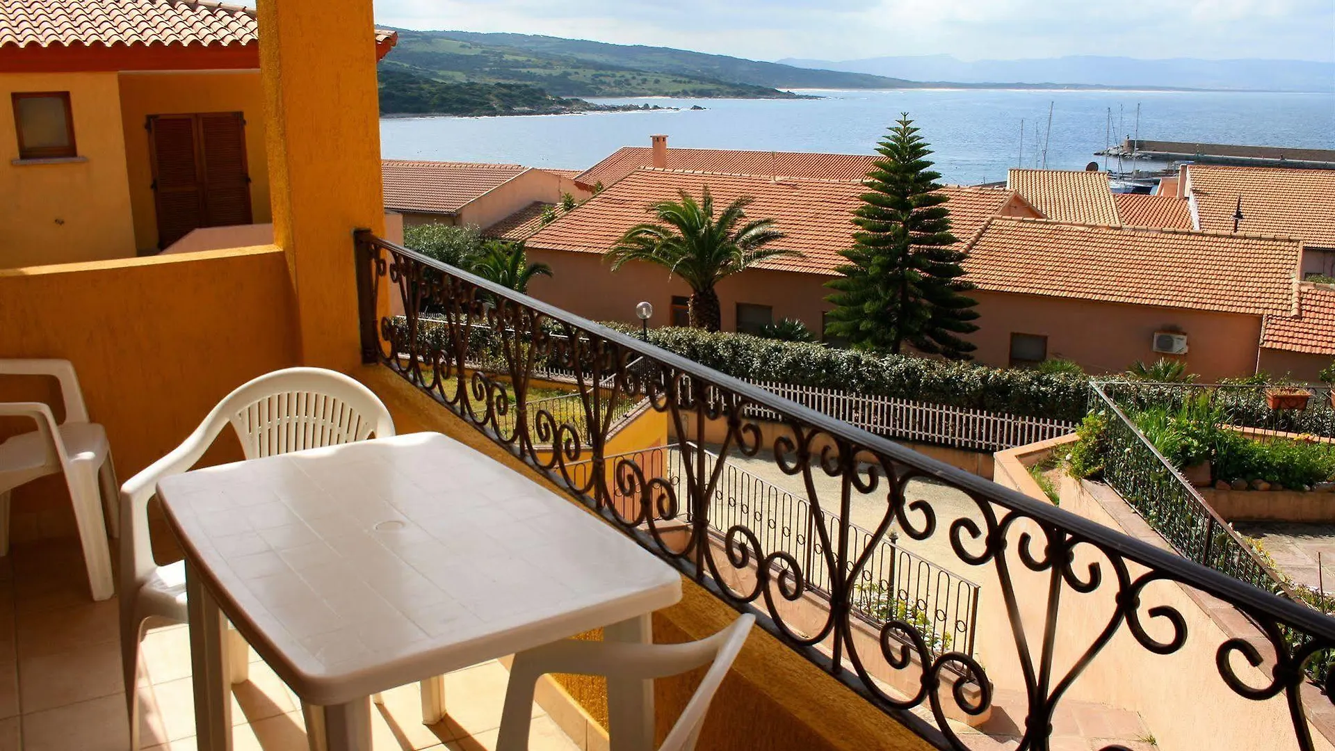 Aparthotel Air Borgo Della Torre Isola Rossa 3*,  Italien
